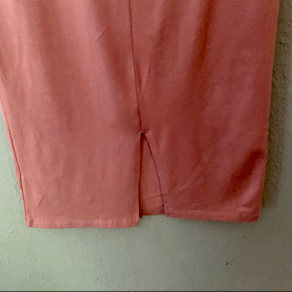 Body con solid midi dress with rear middle slit - Picture 4 of 5